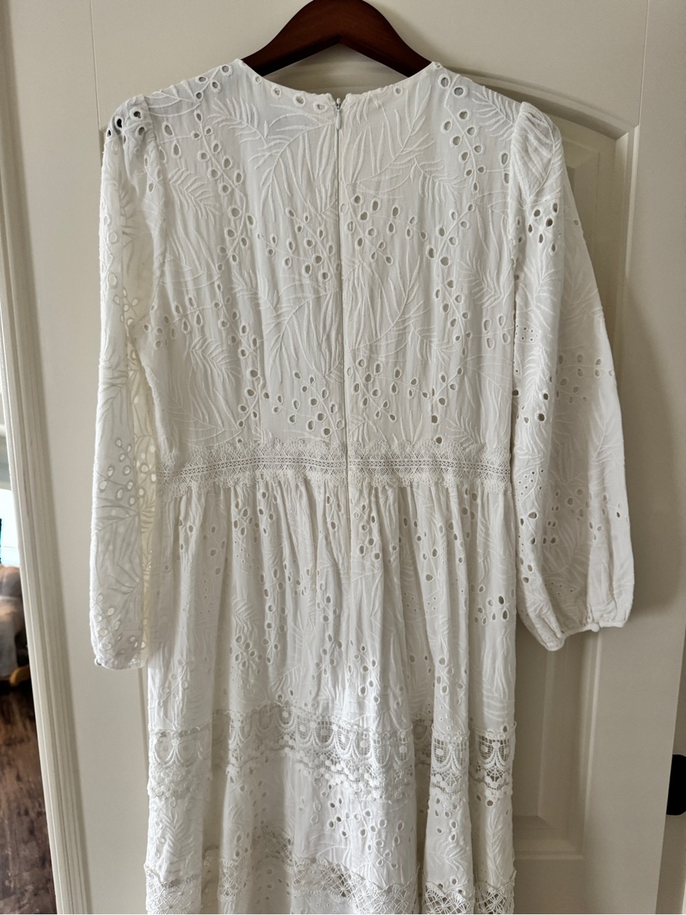 Antonio Milani Elegant White Eyelet long sleeve maxi Dress - Women - Picture 7 of 10